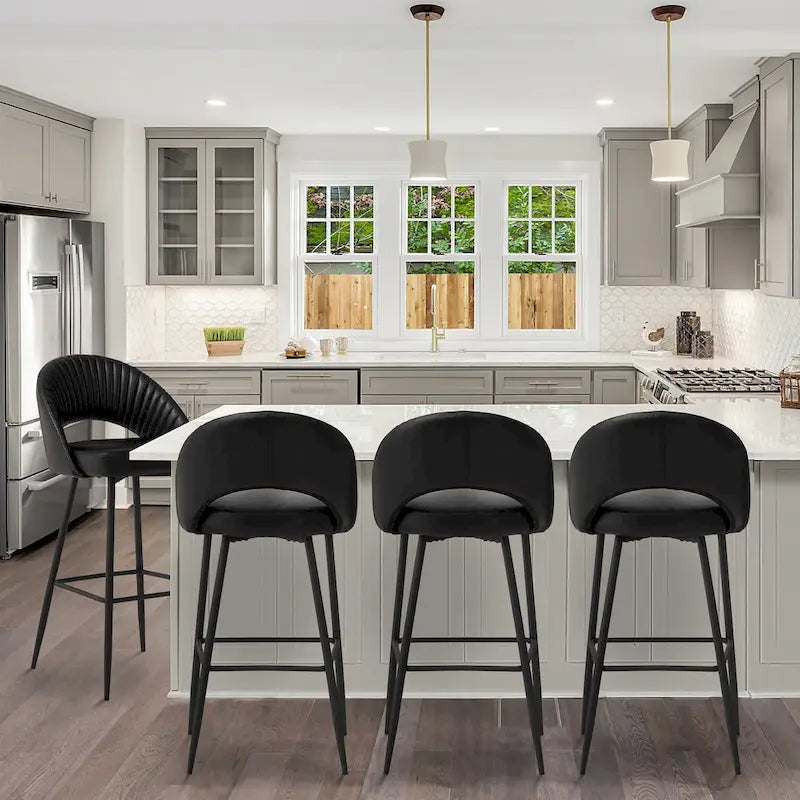 Tabourets de bar modernes en similicuir matelassé avec pieds effilés — Disponibles par 4 ou par 6