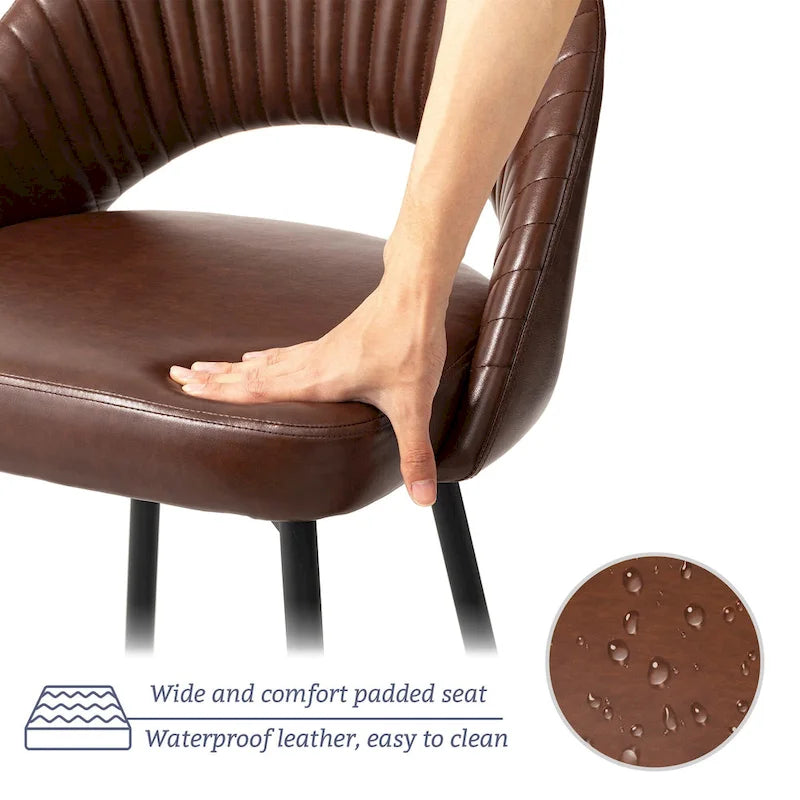 Tabourets de bar modernes en similicuir matelassé avec pieds effilés — Disponibles par 4 ou par 6